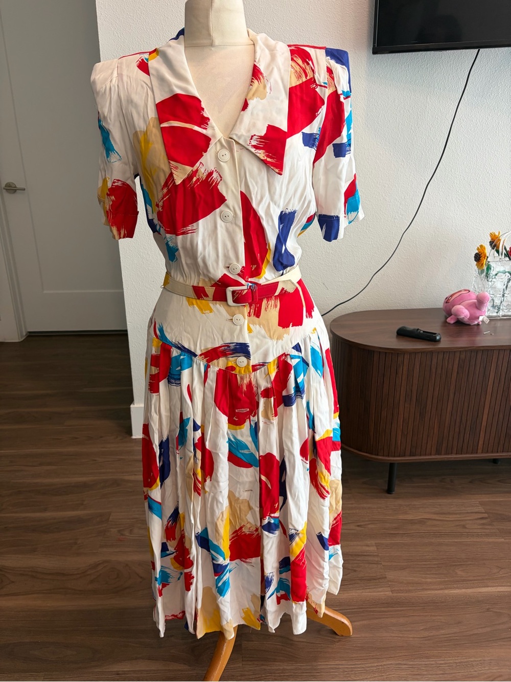 Vintage White Abstract Brushstroke Midi Dress with Red, Blue & Yellow Print